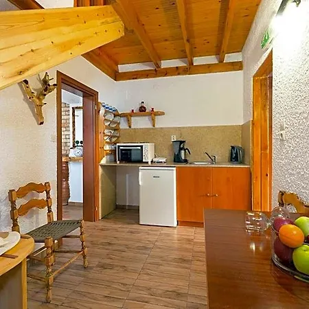 Elefteria Apts & Hotel