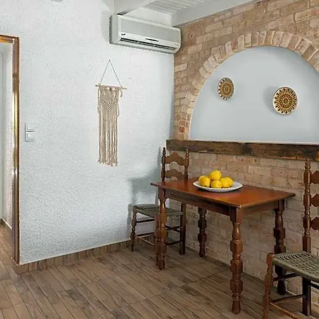 Elefteria Apts & Hotel