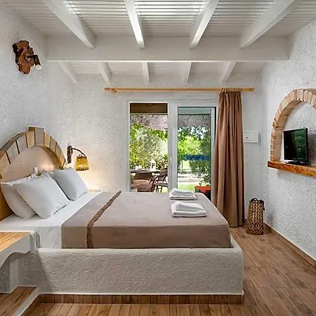 Elefteria Apts & 4*