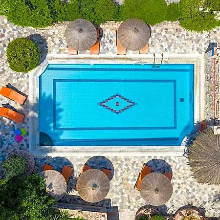 Elefteria Apts & 4*