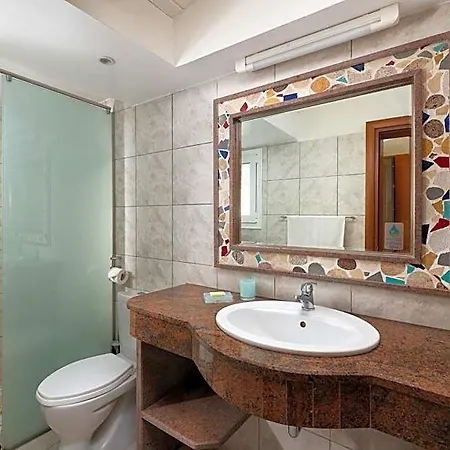 Elefteria Apts & 4*