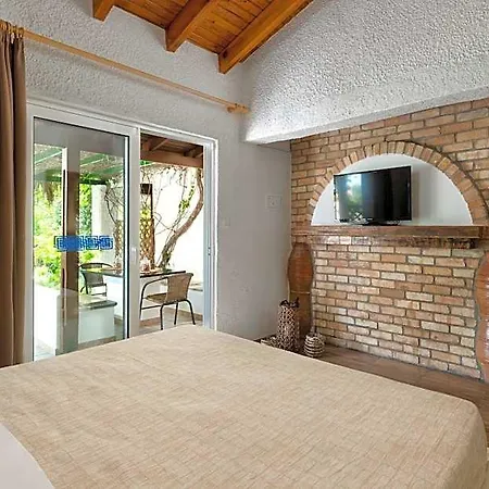 Elefteria Apts & Hotel 4*
