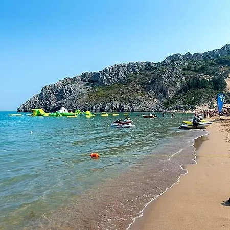Elefteria Apts & 4*
